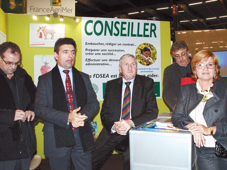 file-Le président de la FNSEA, Jean-Michel Lemétayer, a été reçu par le président de la FRSEA dans le cadre du salon professionnel Vinitech-Sifel Â© D.R