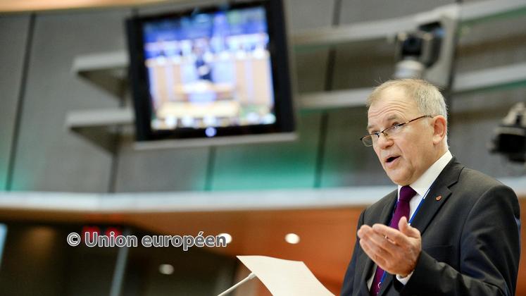 file-Pour le commissaire européen à la Santé, Vytenis Andriukaitis, la décision de prolongation du glyphosate «doit être basée sur la science et non pas sur les aléas politiques».