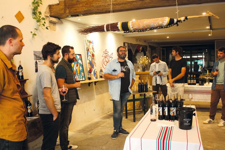 Olivier Martin présente la nouvelle cuvée Ospa au Zülülü à Bayonne.