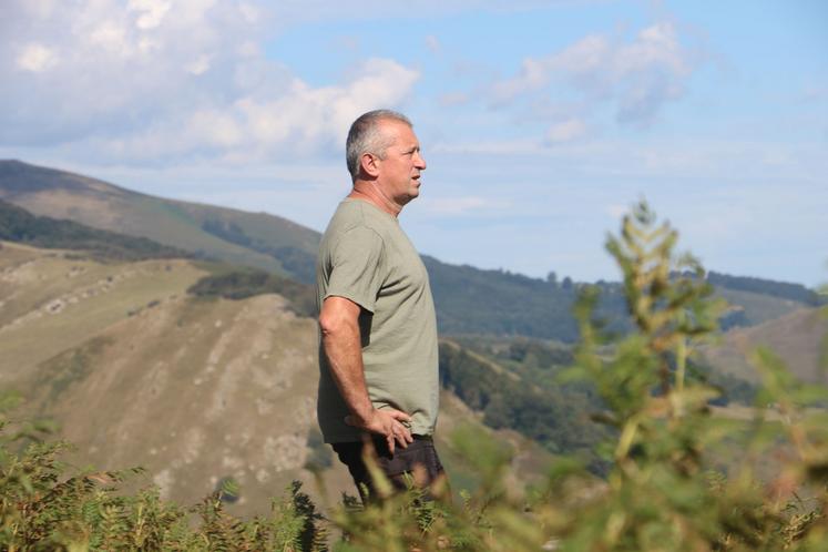Louis Biscaïchipy au milieu de l'estive