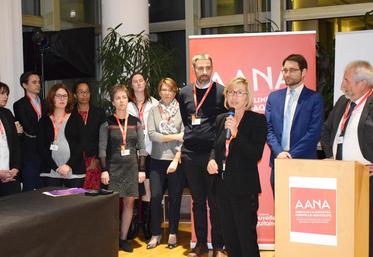 file-La directrice Anne Palczewski a présenté la nouvelle équipe de l’AANA, sous le regard du président Jean-Pierre Raynaud (à droite de la photo).