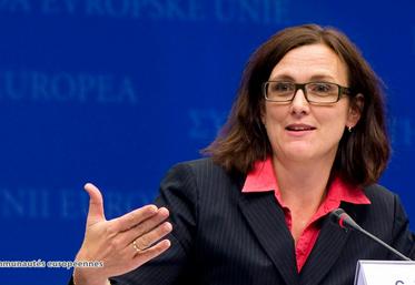 file-Selon la commissaire au commerce, Cecilia Malmström, «l’opinion publique française doit regarder l’accord dans son ensemble. C’est en premier lieu au gouvernement français que revient la responsabilité de vendre cet accord à ses citoyens».