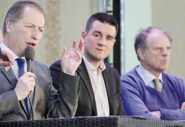 file-Christian Pèes, président du groupe Euralis, François Thabuis, président des Jeunes Agriculteurs, et Laurent Jubert, ancien directeur général de Champagne céréales, ont débattu de la gouvernance dans les coopératives. Â© Le Sillon