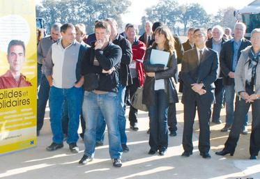 file-À Mazerolles, les élus, qui avaient répondu à  l'appel de la Fédération départementale des CUMA des Landes, se sont montrés réceptifs aux arguments délivrés par les dirigeants du réseau. Â© Le Sillon/F. B.