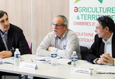 file-Les présidents des trois chambres régionales appelées à fusionner en 2016 étaient réunis en Dordogne. De gauche à droite : Jean-Philippe Viollet (Limousin), Dominique Graciet (Aquitaine) et Luc Servant (Poitou-Charentes)