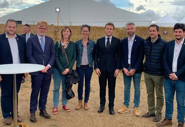 Emmanuel Macron, en visite aux Terres de Jim, a reçu les lauréats du concours Graines d'Agriculteur