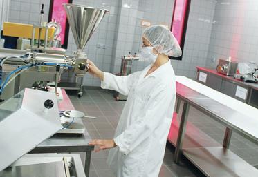 file-La halle technologique agroalimentaire est dotée de deux salles de préparation qui permettent d’envisager de nombreux process, de la viande aux légumes en passant par le poisson, les pâtisseries, les liquides… Photo Le Sillon