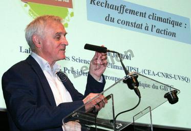 file-Climatologue et glaciologue de réputation mondiale, Jean Jouzel était l’invité de la caisse du Crédit agricole Mutuel Pyrénées Gascogne, le vendredi 29 mai au Palais Beaumont de Pau.