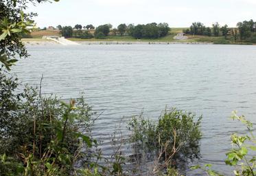 file-La Lac du Gabas est la dernière retenue réalisée dans le Sud-Ouest en 2005. Il permet le stockage de 20 millions de mètres cubes d’eau, dont 10 millions sont utilisés par l’agriculture.