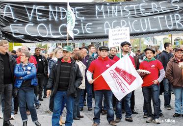file-1.500 agriculteurs du bassin de l'Adour ont exprimé leur colère dans les rues de Pau.
