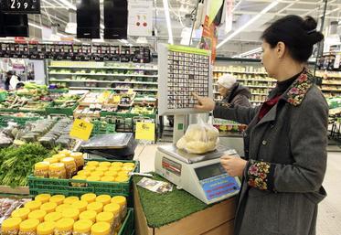 file-Les enseignes se concurrencent entre elles en comprimant au maximum leur marge sur certains produits de marque nationale, compensant ces pertes sur d’autres produits où les consommateurs ont moins de repères prix (produits frais par exemple).