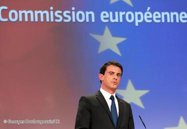file-À la sortie de sa rencontre avec les représentants de la grande distribution, Manuel Valls s’en est pris à la Commission européenne, qu’il accuse de faire «trop peu ou trop tard».