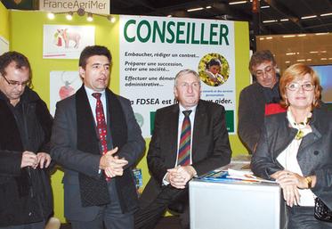 file-Le président de la FNSEA, Jean-Michel Lemétayer, a été reçu par le président de la FRSEA dans le cadre du salon professionnel Vinitech-Sifel Â© D.R