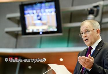 file-Pour le commissaire européen à la Santé, Vytenis Andriukaitis, la décision de prolongation du glyphosate «doit être basée sur la science et non pas sur les aléas politiques».