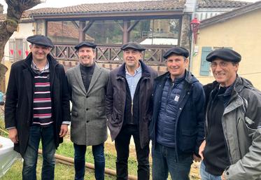 Les administrateurs des structures posent avec leur béret