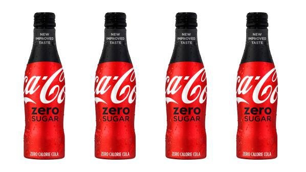 Coca-Cola dévoile une bouteille fabriquée avec le plastique recyclé de  l'océan