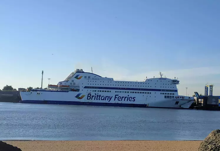 ferry pour l'Angleterre au port