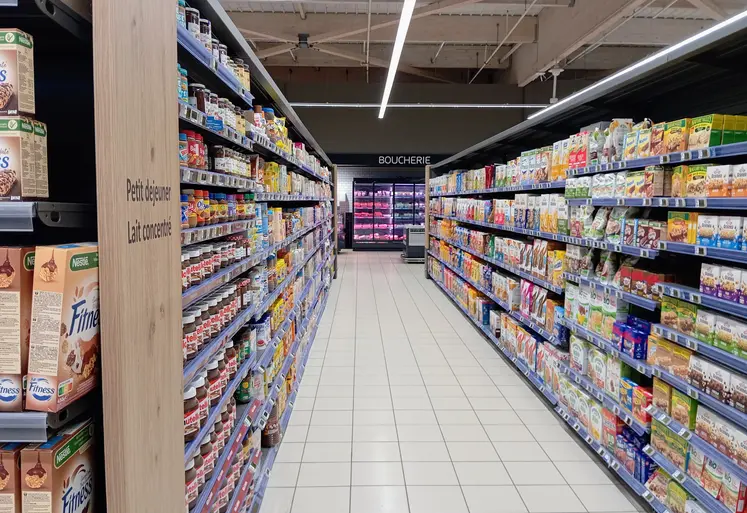 rayon vide d'un supermarché leclerc