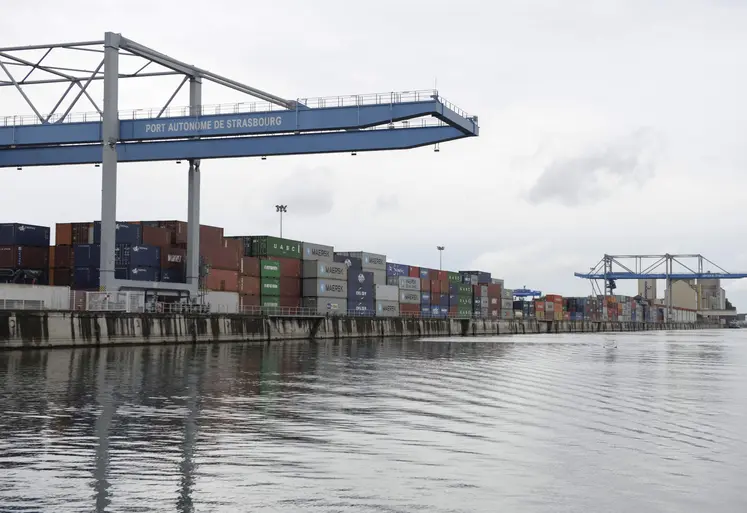 conteneur sur un port