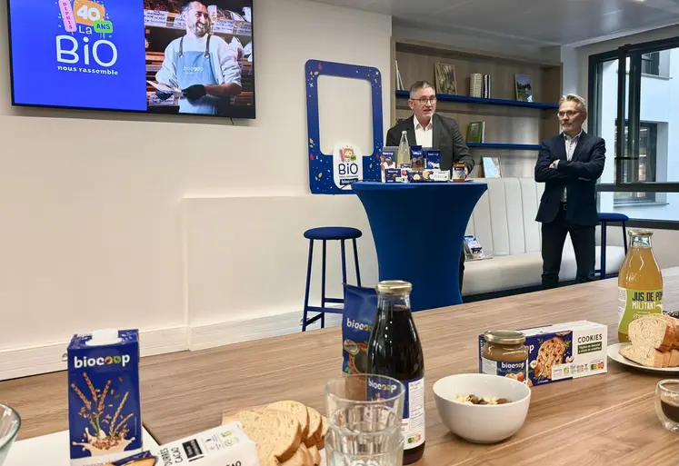 Franck Poncet directeur général et Henri Godron président de Biocoop, annonce une croissance à deux chiffres sur les deux dernières années pour Biocoop