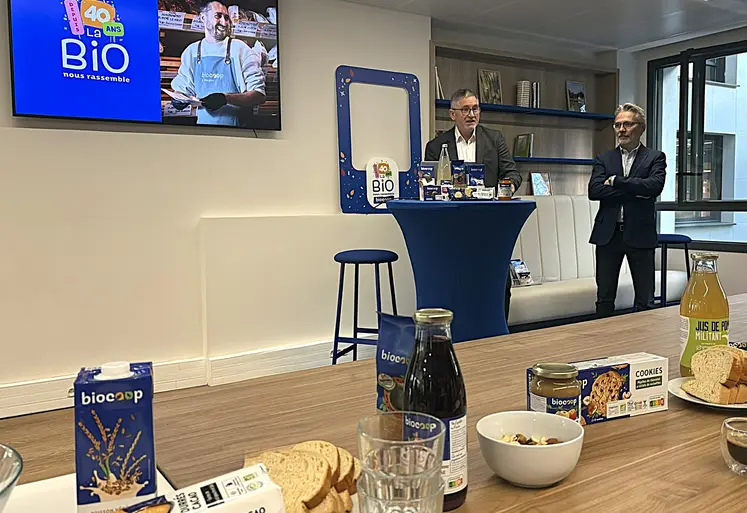 Franck Poncet directeur général et Henri Godron président de Biocoop, annonce une croissance à deux chiffres sur les deux dernières années pour Biocoop.