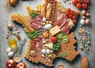 vue de haut, une carte de France dessinée avec du blé, du beurre, des oeufs, de la viande, du fromage, des pommes, des tomates, du soja, du saumon