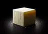 Un cube de beurre sur fond noir
