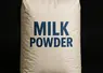 un big bag de poudre de lait sur fond noir