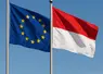 le drapeau de l'union européenne flotte a coté du drapeau de l'indonésie