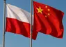 le drapeau de la pologne et celui de la chine cote à cote