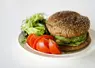 burger vegetal, tomate, salade