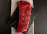 filet de boeuf présenté sur une ardoise
