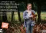 carte postale avec une éleveuse de poules