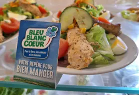 plat avec panneau