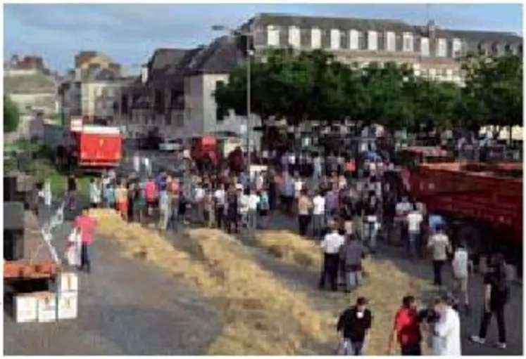 Face à la forte baisse du prix du lait,
les producteurs européens ont
manifesté pour obtenir des mesures
de gestion de crise, de la 
Commission européenne.