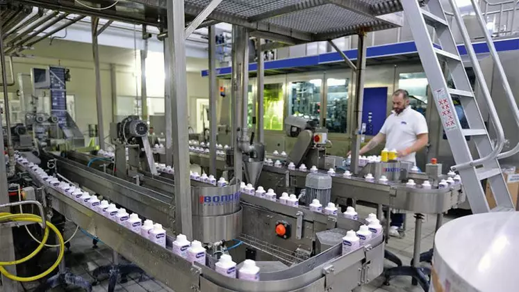 La coopérative embouteille 10 millions
de litres par an soit 5 à 7 % de la
production des vaches de sa zone de collecte.