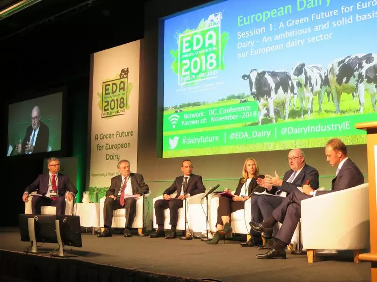 Phil Hogan, le commissaire européen à l'agriculture, a participé à la table ronde tenue par EDA à Dublin dans le cadre du Forum laitier européen sur le thème "a green future for european dairy".
