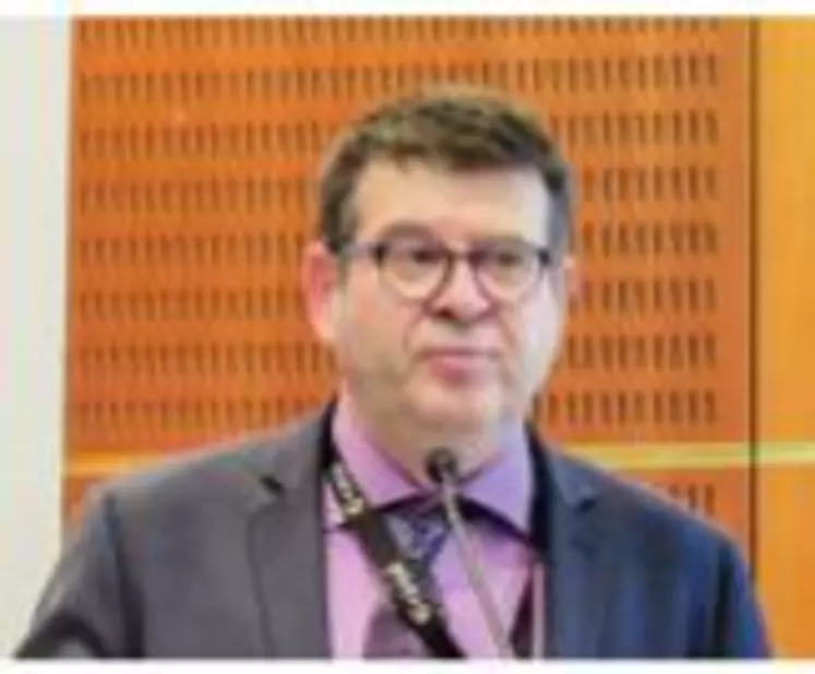 Patrick Caron, géographe au Cirad et
un des auteurs de ce livre, est actuellement
président du groupe d’experts de haut niveau
du Comité des Nations-Unies sur la sécurité alimentaire.