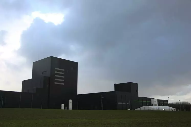 L’usine de 11000 m² est installée sur
le site de Créhen. Des investissements
complémentaires ont été réalisés
en amont sur les sites de Landerneau
et Ploudaniel pour le traitement
du lactosérum.