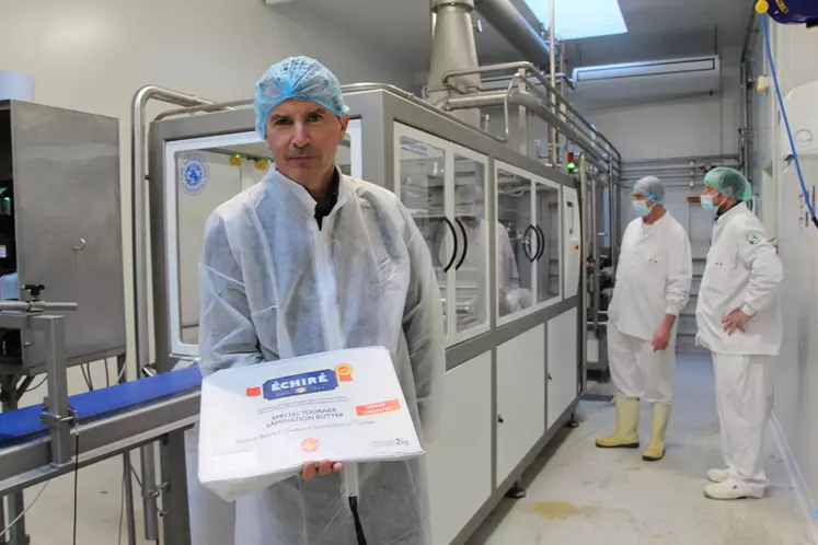 « Les plaques de beurre de 2 kg sont directement utilisables dans les laminoirs des boulangers-pâtissiers », souligne Thierry Vairon, directeur industriel de la beurrerie. 