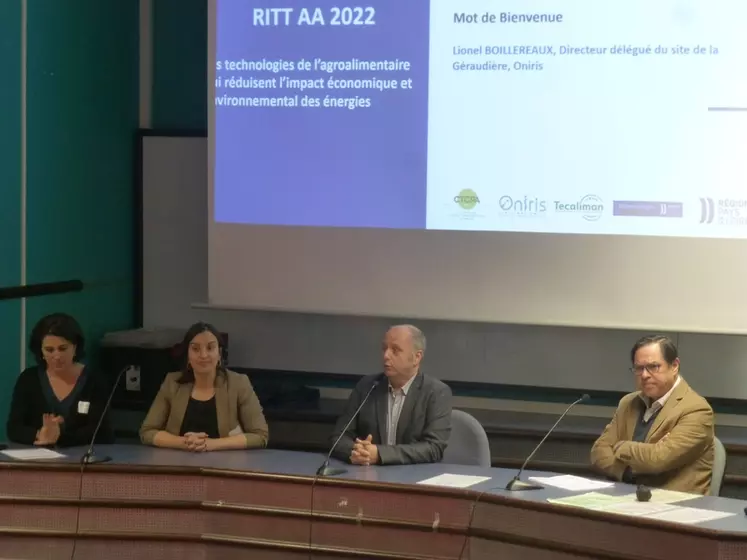 De gauche à droite : Catherine Stride du CTCPA ; Saadia Ait El Cadi du Technocampus Alimentation ; Lionel Boillereaux d'Oniris et Fabrice Putier de Tecaliman, le 6 décembre 2022, aux 10es RITT AA..