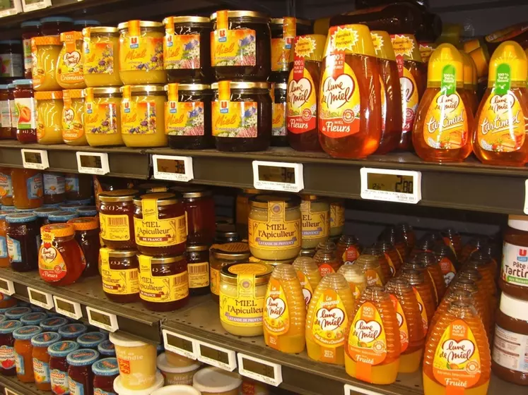 14 150 t de miel ont été vendues en hypers et supermarchés en 2019. © Marie-Annick Carré