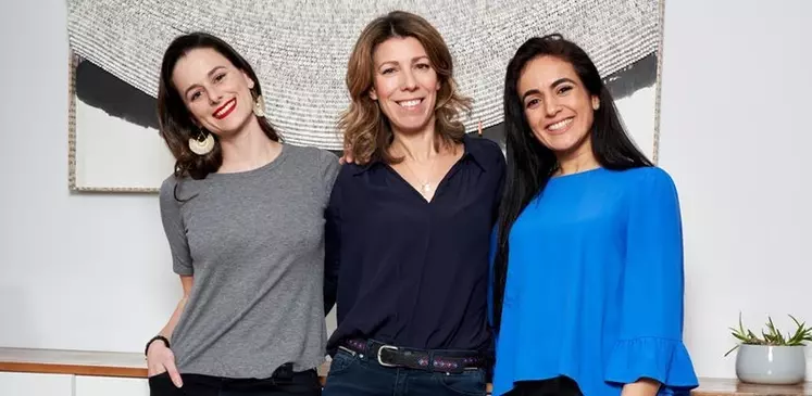 (De gauche à droite) : Lauren Lachaud, chef de produit ; Laure-Anne de Tastes, directrice de la marque ; Fatiha Ramli, responsable R&D, les trois fondatrices de la marque Cultiv. © Invivo