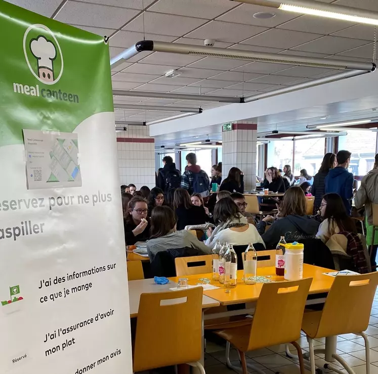 La start-up propose un système de réservation en ligne des repas en restauration collective afin de réduire le gaspillage alimentaire.