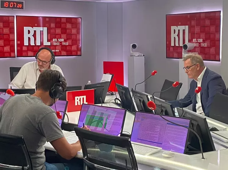 A droite, Philippe Guillemot, DG d'Elior Group annonçant hier sur RTL le déploiement du Nutri-Score.