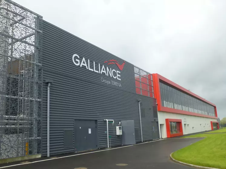 Galliance, le pôle volaille de la coopérative Terrena, a inauguré le vendredi 14 avril son nouvel abattoir de volailles à Ancenis (44).