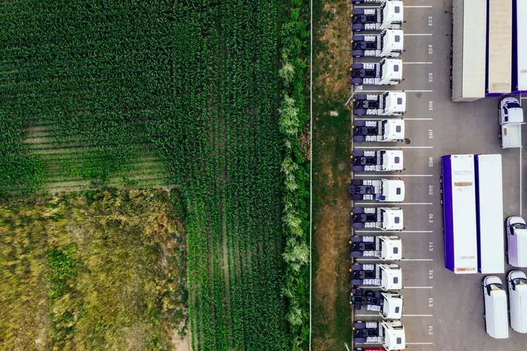 camion frontière vu de drone