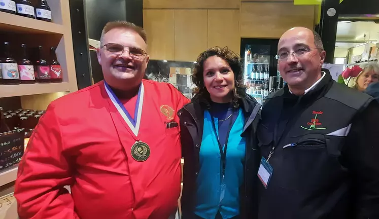 portrait de Marc Hoffner, Claudia Rosales et Stéphane Manchon de l’équipe VdGP dans les locaux de Dispere à Rungis. 