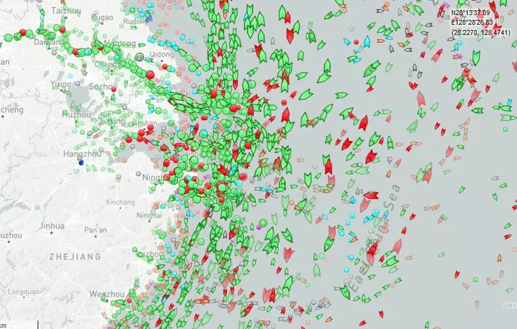 Les bateaux sont très nombreux devant les ports chinois de Shangai et Ningbo