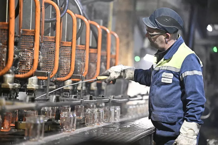 Une part de verre recyclé réduit le besoin énergétique. Ici, à l'usine Verallia de Lagnieu, en Rhône-Alpes.